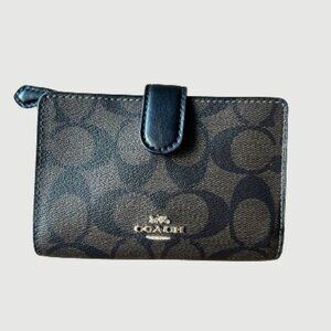 Medium corner zip Coach wallet